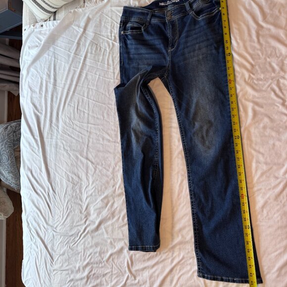 Wallflower Luscious Curvy Fit Bootcut Size 14 Plus Long EUC - Picture 4 of 8